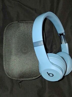 Beats Solo4 Wireless Headphones in Light Blue